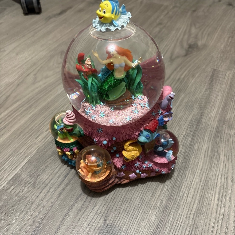 Disney The Little Mermaid Ariel “Under The Sea”Musical Snow Globe. Music Works